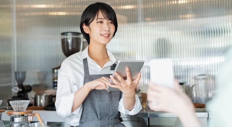 カフェ スタッフ