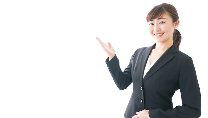 笑顔の若いビジネスウーマン