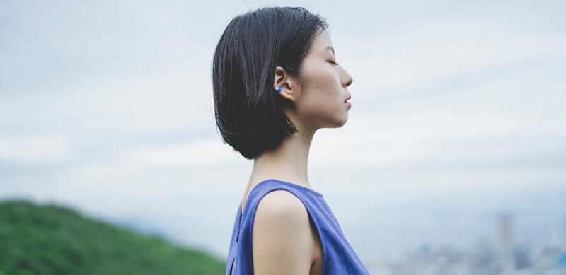 自然の中の女性