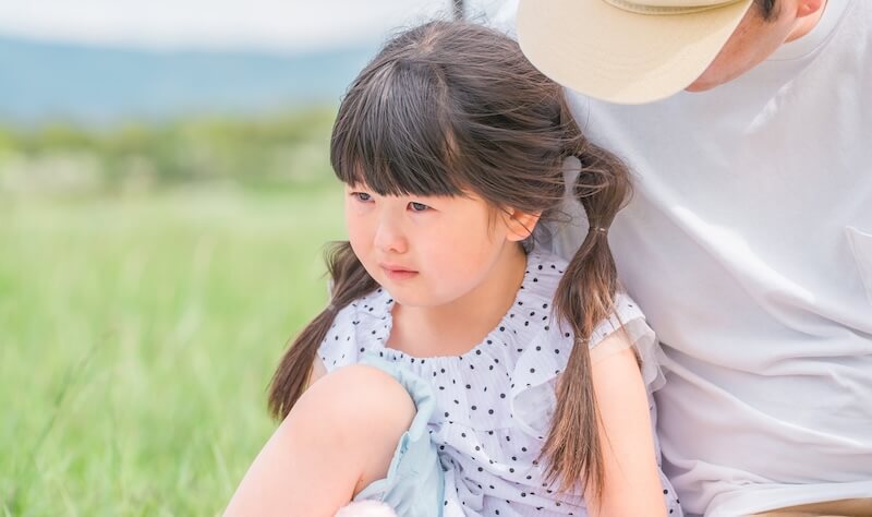 泣く子供